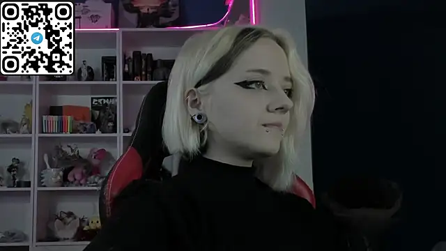 Snapshot of Holy_Mistress_S chatting on May 5, 2026, 8:44 am Holy Mistress S online show from May 5, 2026, 8:44 am