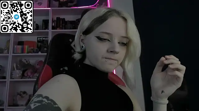 Snapshot of Holy_Mistress_S chatting on May 10, 2026, 8:41 am Holy Mistress S online show from May 10, 2026, 8:41 am