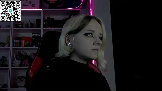 Snapshot of Holy_Mistress_S chatting on May 22, 2026, 9:37 am Holy Mistress S online show from May 22, 2026, 9:37 am