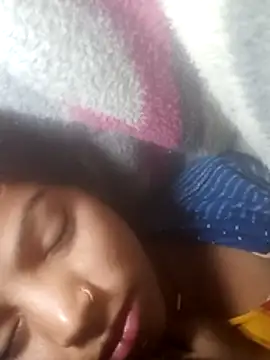 Poonam cute online show from December 4, 2025, 9:34 pm