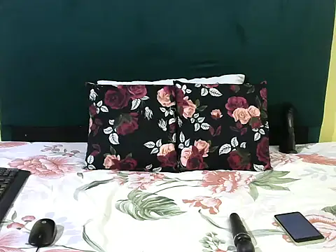 Snapshot of CherryZee chatting on November 8, 2025, 6:35 am CherryZee online show from November 8, 2025, 6:35 am