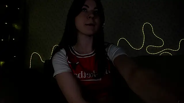 Stephanie Lopez online show from November 28, 2025, 10:23 pm