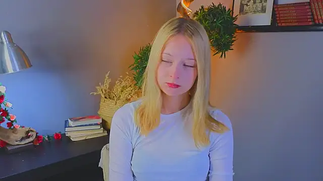 YungLyssy online show from November 9, 2025, 3:05 am