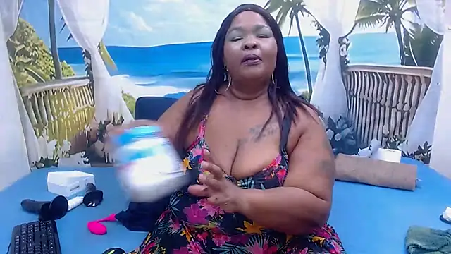 MatureMilfxxx online show from April 21, 2026, 4:23 pm