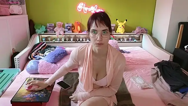  HeraLuna  online show from November 9, 2025, 1:20 pm