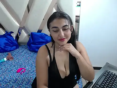 yuliet latin69 online show from November 1, 2025, 1:13 pm