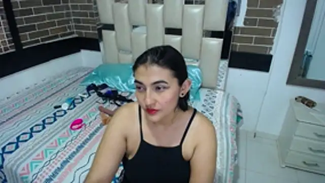 yuliet latin69 online show from November 23, 2025, 1:33 pm