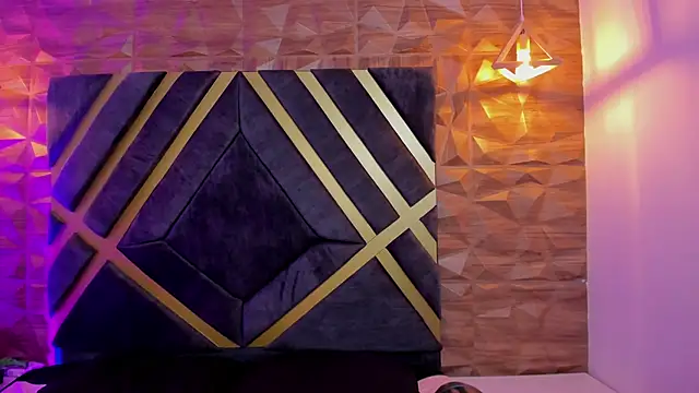 sydney miller  online show from April 20, 2026, 11:28 pm