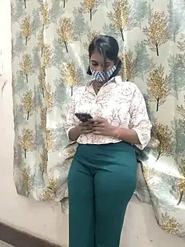 Rinki hoty online show from November 3, 2025, 3:46 pm