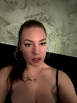 Snapshot of KittenKarlla chatting on November 5, 2025, 7:36 pm KittenKarlla online show from November 5, 2025, 7:36 pm