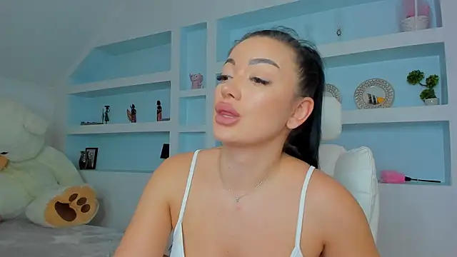 juliexxx online show from November 9, 2025, 6:17 pm