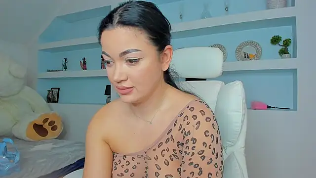 juliexxx online show from December 2, 2025, 6:58 pm