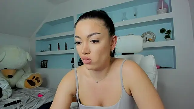 juliexxx online show from April 15, 2026, 4:58 pm