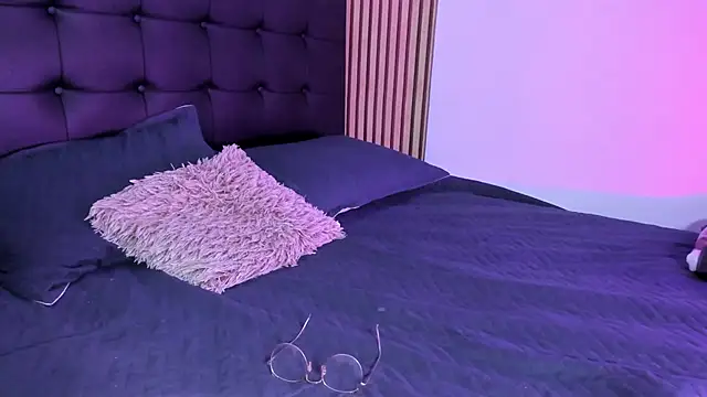 Scarlet DLuce online show from October 31, 2025, 5:58 pm