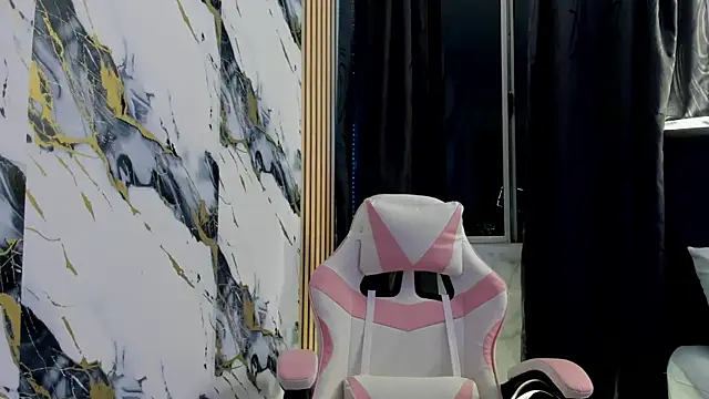 Scarlet DLuce online show from November 7, 2025, 11:05 pm