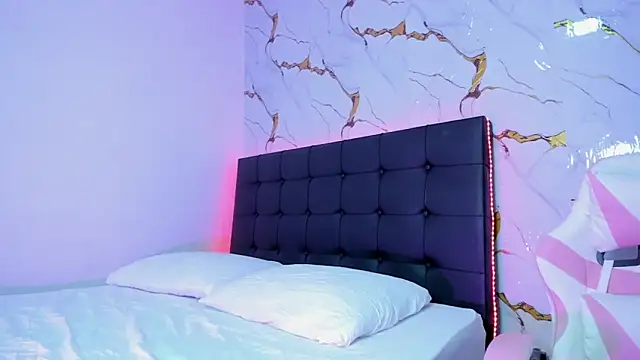 Scarlet DLuce online show from April 9, 2026, 9:04 am