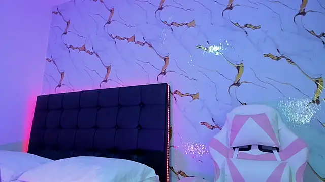 Scarlet DLuce online show from April 21, 2026, 9:04 am