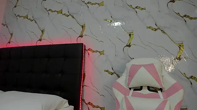 Scarlet DLuce online show from April 22, 2026, 9:01 am