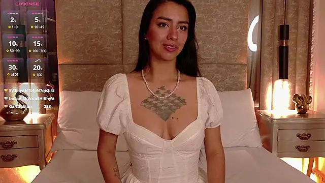 Snapshot of Penelope-Cross chatting on November 6, 2025, 2:29 pm Penelope-Cross online show from November 6, 2025, 2:29 pm