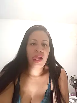 LeilaTaylor online show from October 28, 2025, 1:36 pm