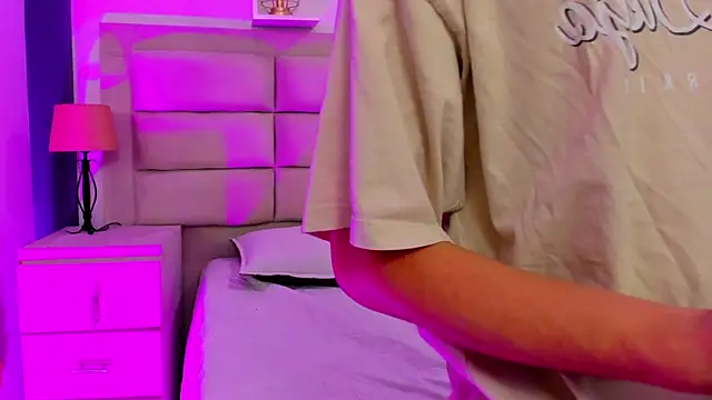 LiamPage  online show from November 8, 2025, 9:13 pm