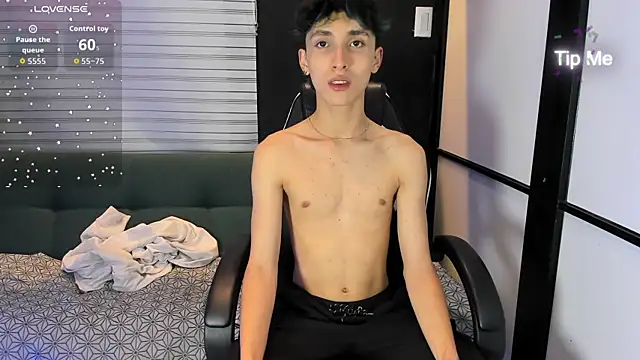 LiamPage  online show from November 16, 2025, 2:06 am