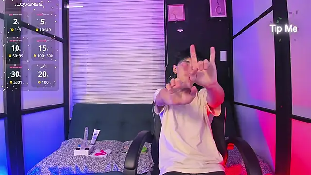 LiamPage  online show from November 21, 2025, 9:35 pm