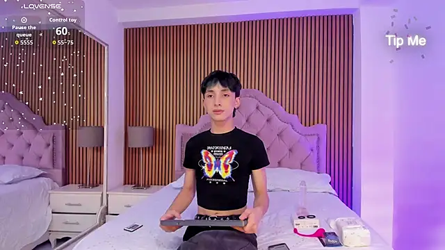 LiamPage  online show from November 23, 2025, 10:20 pm