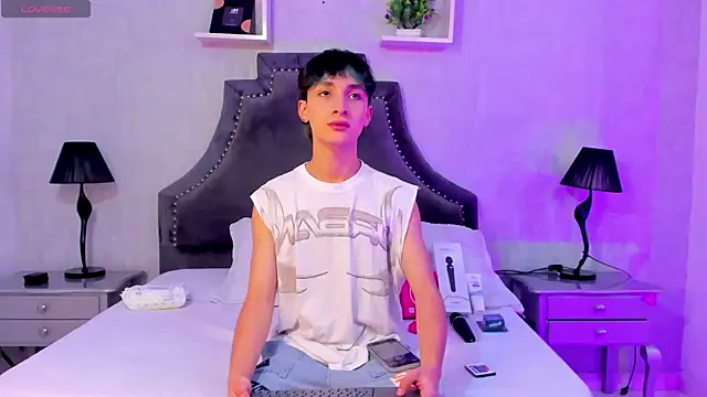 LiamPage  online show from November 25, 2025, 9:26 pm