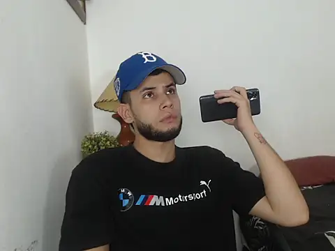 Maxcole 07 online show from November 23, 2025, 7:24 pm