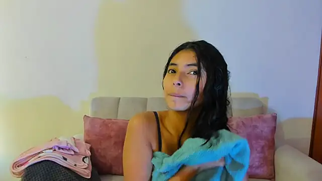 miadaviesx online show from November 9, 2025, 11:41 am