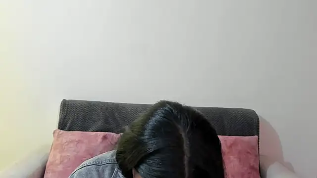 miadaviesx online show from November 30, 2025, 2:32 pm