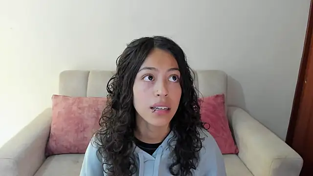 emily jonessxx online show from November 5, 2025, 4:51 pm