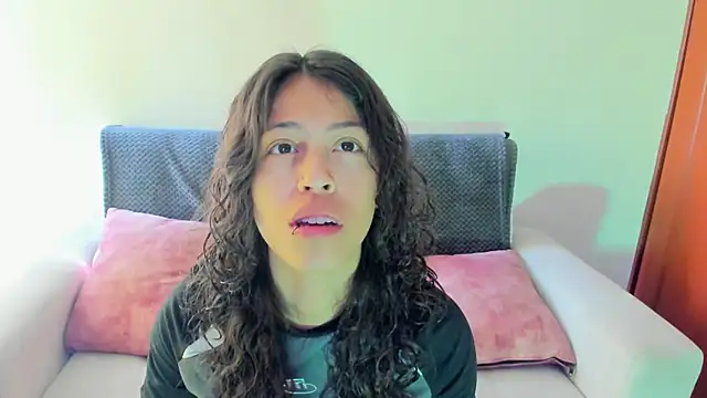 emily jonessxx online show from November 11, 2025, 7:03 pm