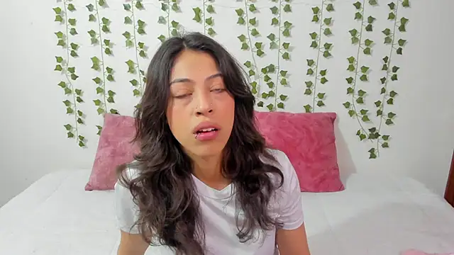 emily jonessxx online show from February 10, 2026, 4:00 pm