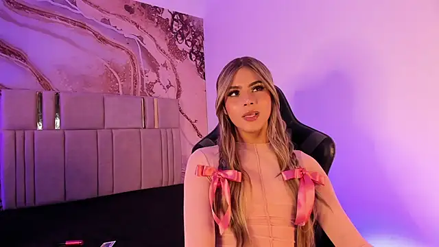 DannysaStar  online show from November 28, 2025, 6:49 am