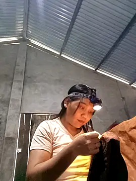 giahan-00 online show from October 25, 2025, 3:03 am