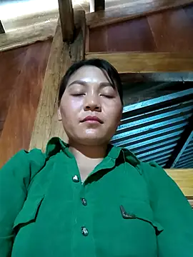 giahan-00 online show from October 29, 2025, 3:42 am