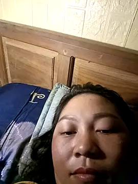 giahan-00 online show from November 27, 2025, 8:11 pm