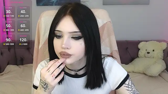 Emma Kirks online show from November 27, 2025, 10:39 am