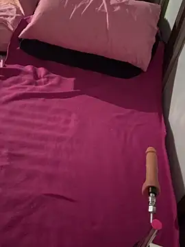 LunaKissing online show from March 4, 2026, 1:28 pm