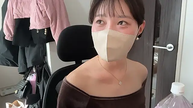 Snapshot of karenchaaan chatting on March 1, 2026, 5:31 am karenchaaan online show from March 1, 2026, 5:31 am