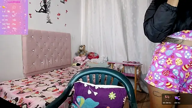 TaylorLight online show from December 4, 2025, 9:40 am