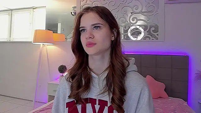 LuisaClover online show from April 14, 2026, 6:08 am