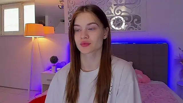 LuisaClover online show from April 21, 2026, 12:22 pm