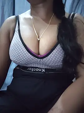 Snapshot of Ezabelljohn chatting on June 4, 2026, 9:37 am Ezabelljohn online show from June 4, 2026, 9:37 am