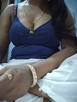 Snapshot of Ezabelljohn chatting on July 3, 2026, 9:21 pm Ezabelljohn online show from July 3, 2026, 9:21 pm