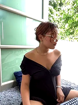 ladulceale online show from November 19, 2025, 3:45 pm