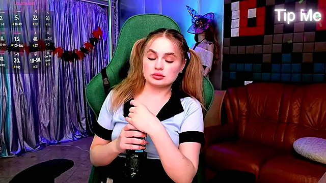 Jessi wxw online show from October 26, 2025, 11:38 am