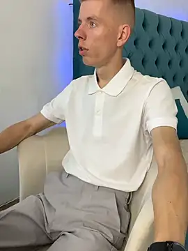 Snapshot of Cristian__Dior chatting on August 7, 2026, 9:44 am Cristian Dior online show from August 7, 2026, 9:44 am